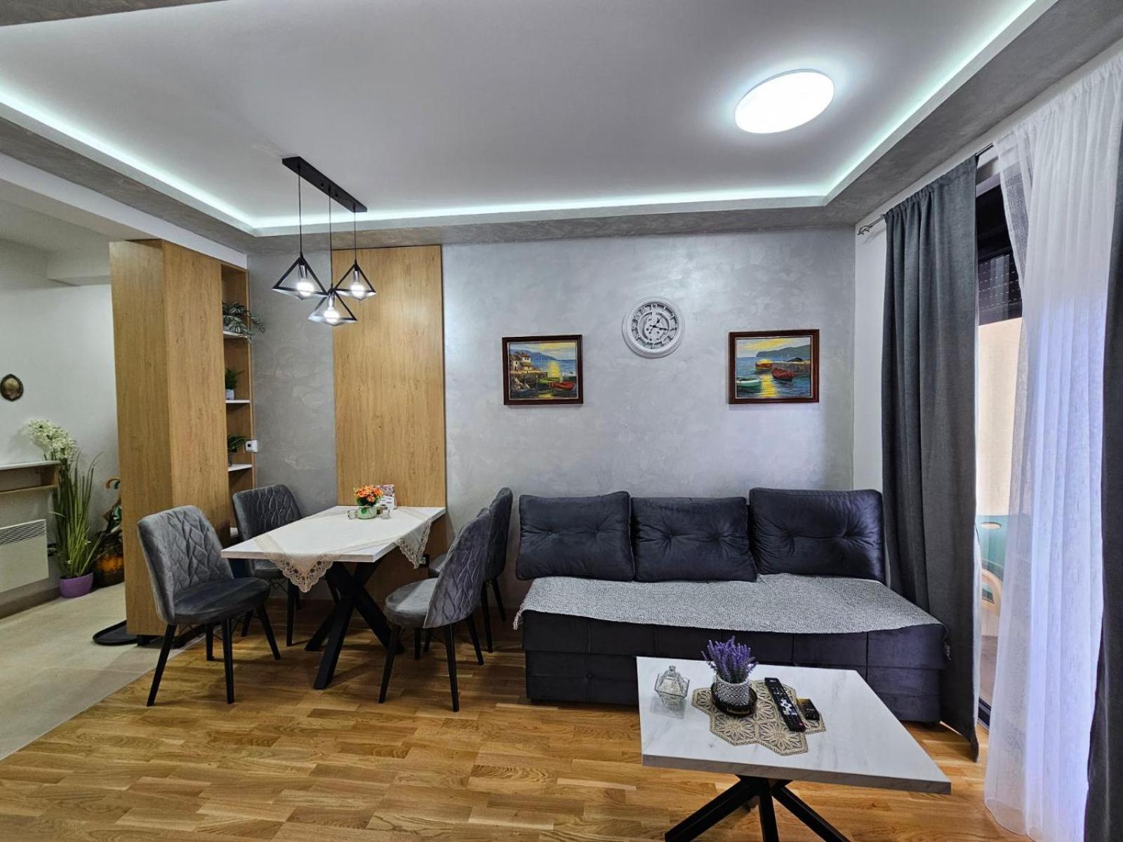 Akik Apartment