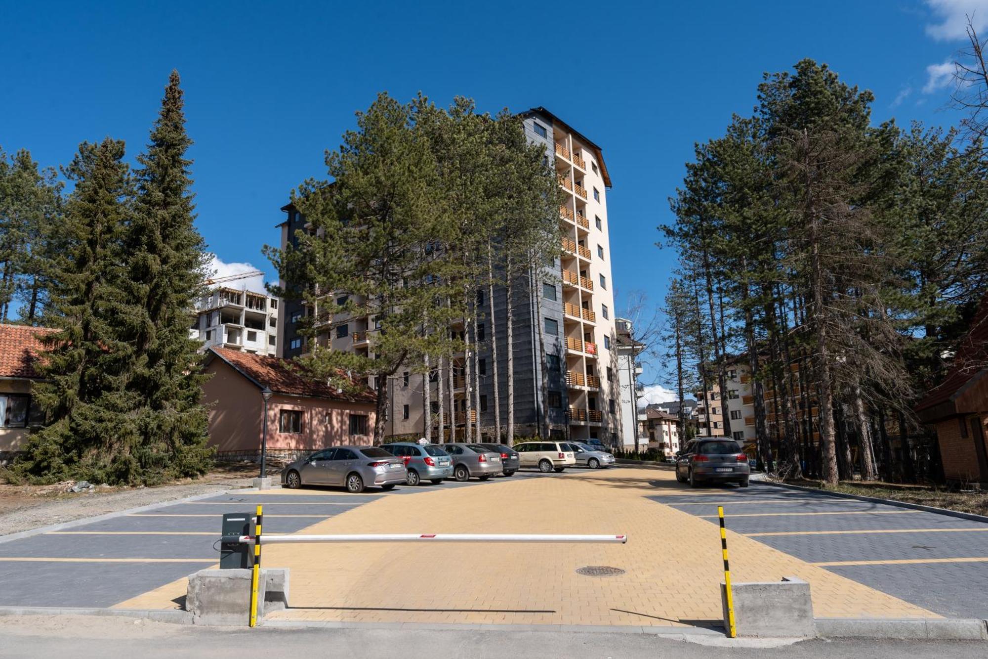 Akik Apartment