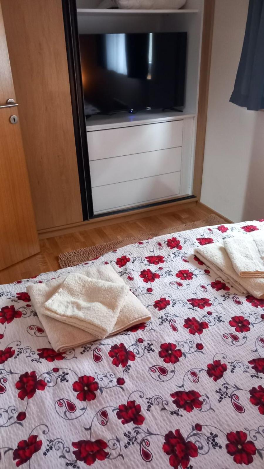 Apartment Akik *